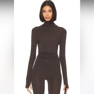 Norma Kamali Slim Fit Long Sleeve Turtle Top in Chocolate